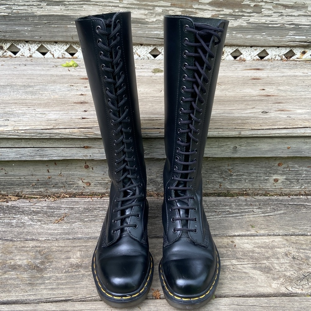 Dr. Martens Vintage 20-Eye 9663 Made in England Smooth Leather Boots Women's 7 - Picture 2 of 15